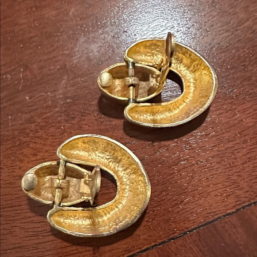 Vintage Chunky Door Knocker Clip on Earrings - Picture 3 of 5